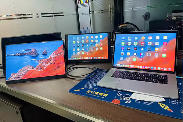 जिस डिस्प्ले को स्पर्श की आवश्यकता नहीं होती वह सुरक्षात्मक ग्लास में कैसे फिट हो जाता है?